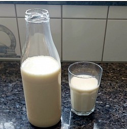 Vollmilch in der Glasflasche 1 lt/1.50.-